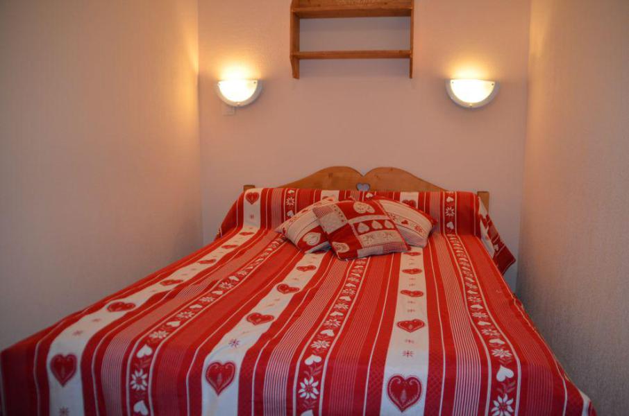 Skiverleih 2-Zimmer-Holzhütte für 6 Personen (107A) - Résidence le Valmont - Les Menuires - Doppelbett