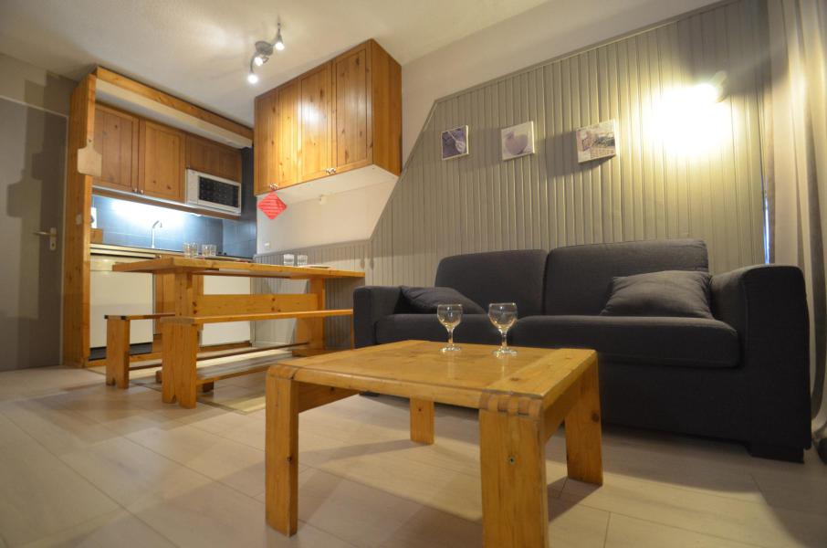 Rent in ski resort Studio 2 cabins 1 persons (205) - Résidence le Villaret - Les Menuires - Living room