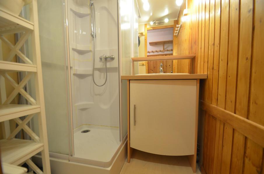 Rent in ski resort Studio 2 cabins 1 persons (205) - Résidence le Villaret - Les Menuires - Shower room