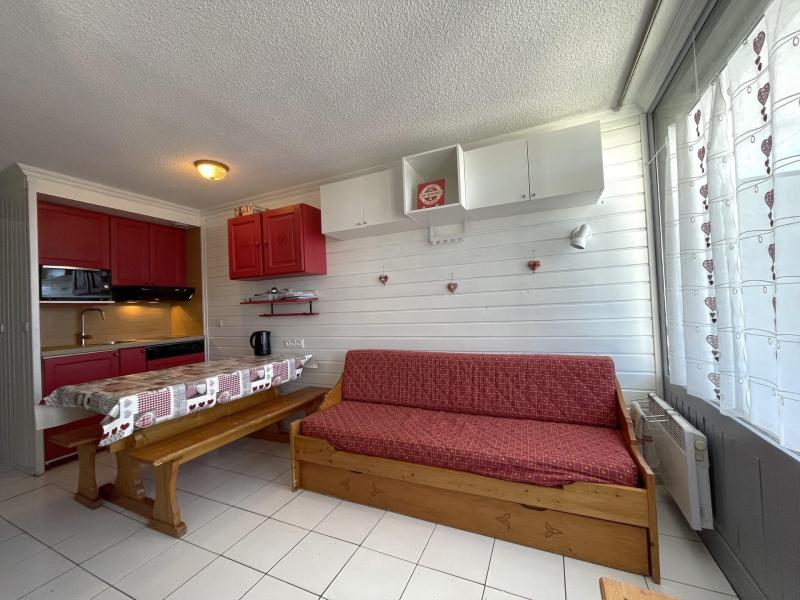 Rent in ski resort Studio cabin 4 people (106) - Résidence le Villaret - Les Menuires - Living room