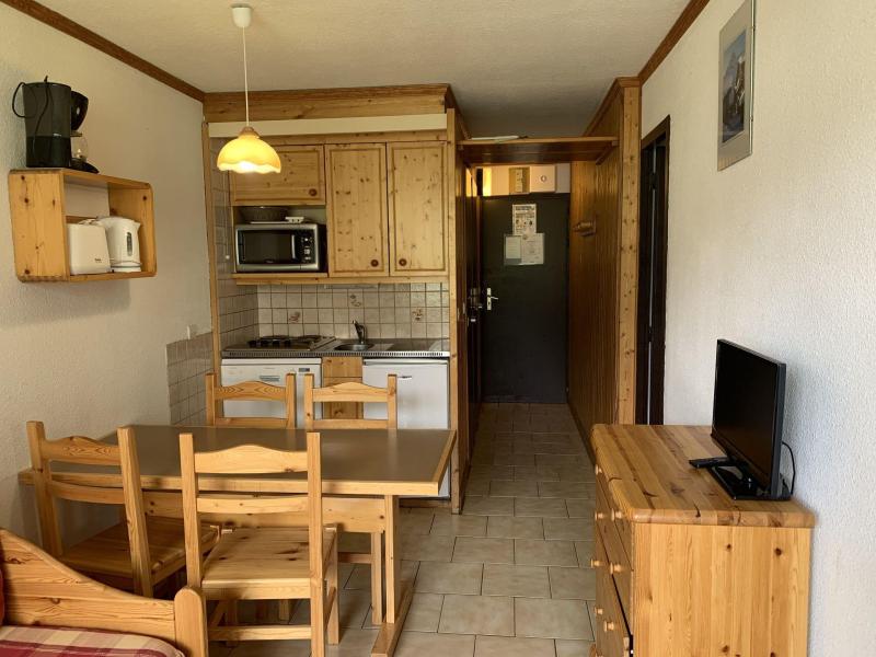 Rent in ski resort Studio cabin 4 people (322) - Résidence le Villaret - Les Menuires - Living room