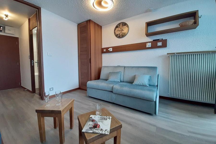 Rent in ski resort Studio 3 people (208) - Résidence les Aravis - Les Menuires - Living room