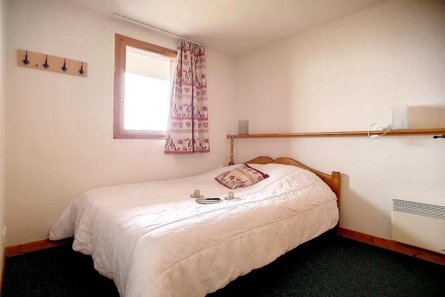 Rent in ski resort 2 room apartment cabin 6 people (302) - Résidence les Côtes d'Or - Les Menuires - Bedroom