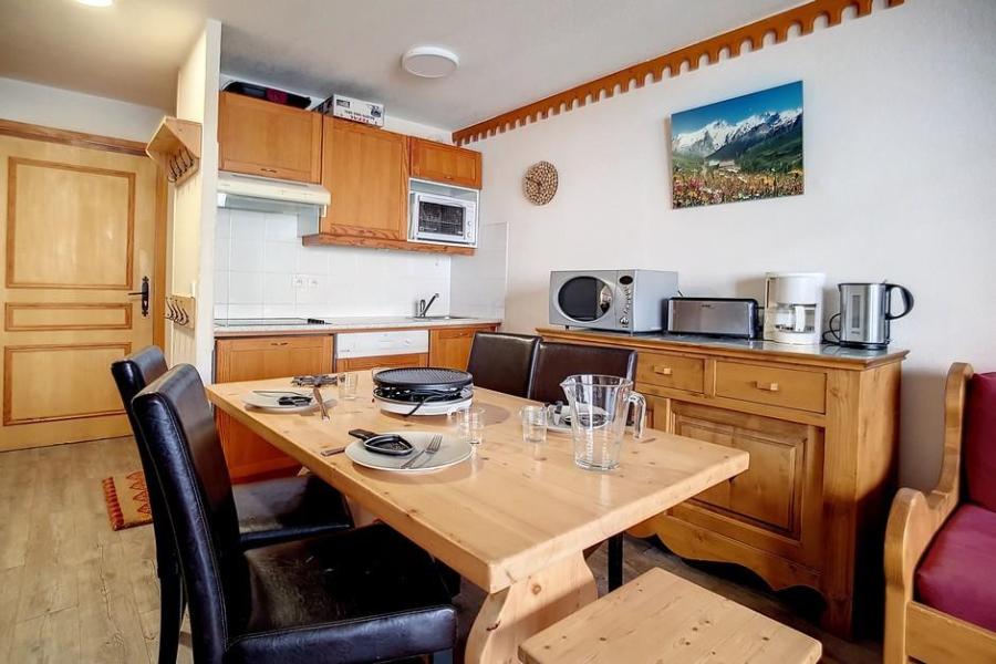 Rent in ski resort 2 room apartment cabin 6 people (302) - Résidence les Côtes d'Or - Les Menuires - Living room