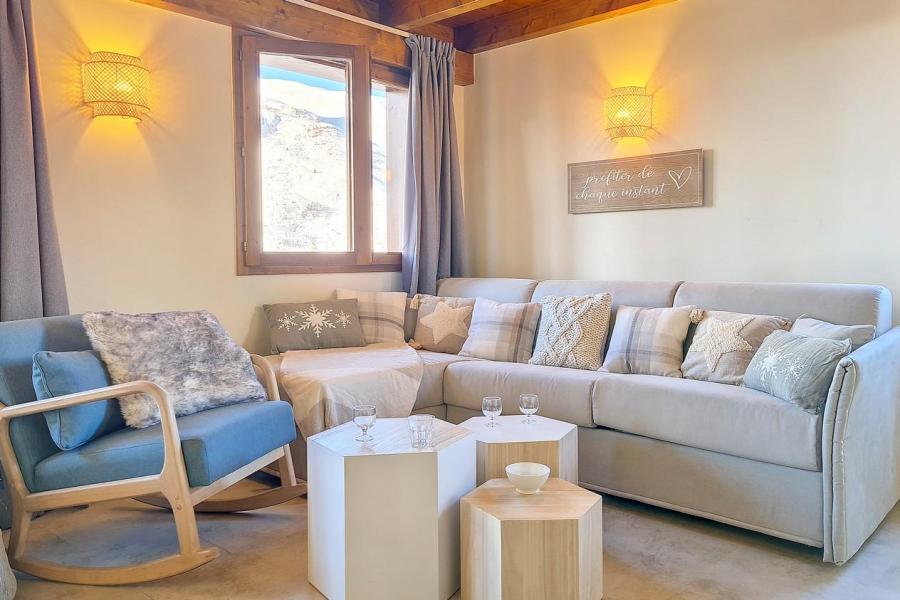 Rent in ski resort 4 room duplex apartment 8 people (7) - Résidence les Cristaux - Les Menuires - Living room