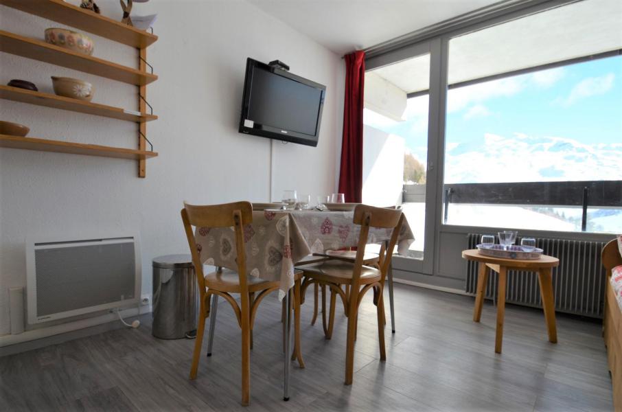 Rent in ski resort Studio 2 people (504) - Résidence les Dorons - Les Menuires - Living room
