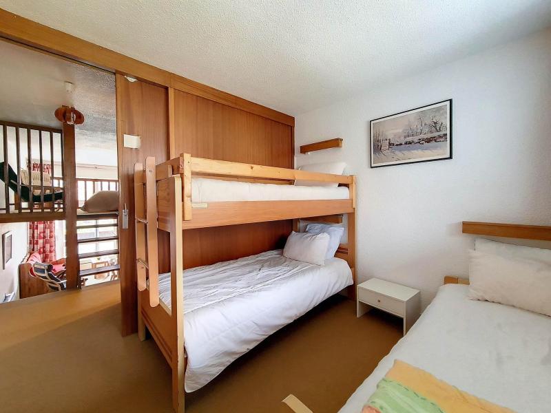 Rent in ski resort 2 room duplex mezzanine apartment 5 people (606) - Résidence les Evons - Les Menuires - Bedroom