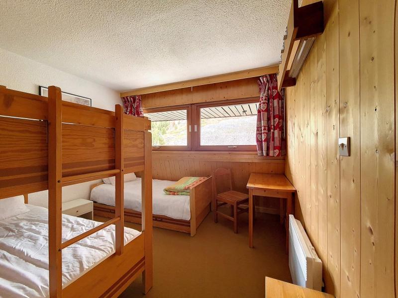 Rent in ski resort 2 room duplex mezzanine apartment 5 people (606) - Résidence les Evons - Les Menuires - Bedroom