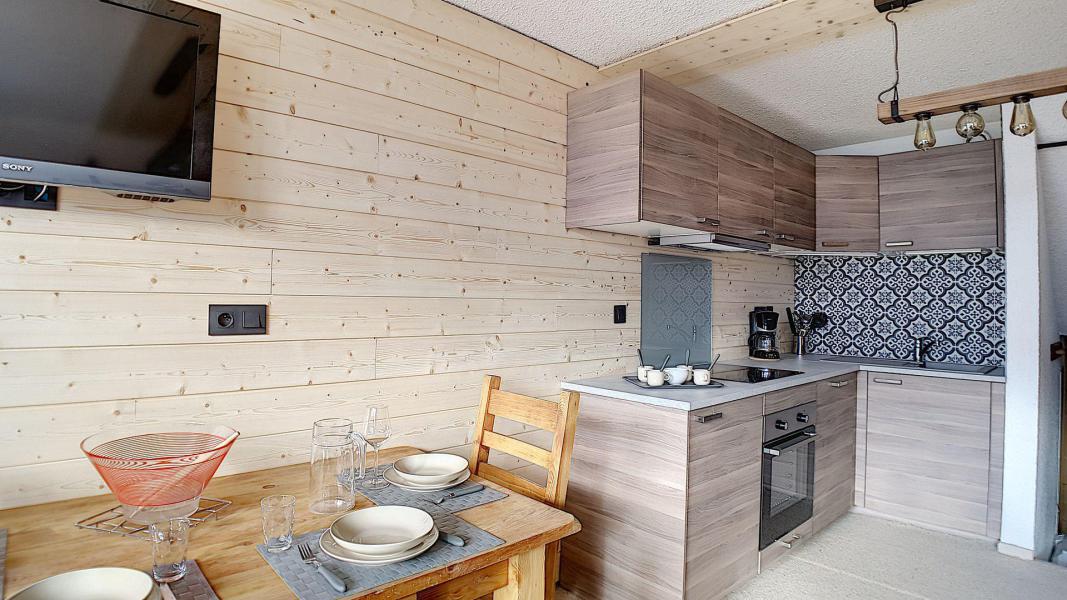 Rent in ski resort Studio 4 people (104) - Résidence les Evons - Les Menuires - Living room