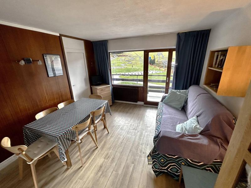 Rent in ski resort 2 room apartment 6 people (44) - Résidence Oisans - Les Menuires - Living room