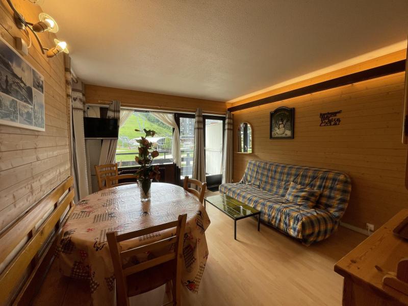 Rent in ski resort 3 room apartment sleeping corner 8 people (25) - Résidence Oisans - Les Menuires - Living room
