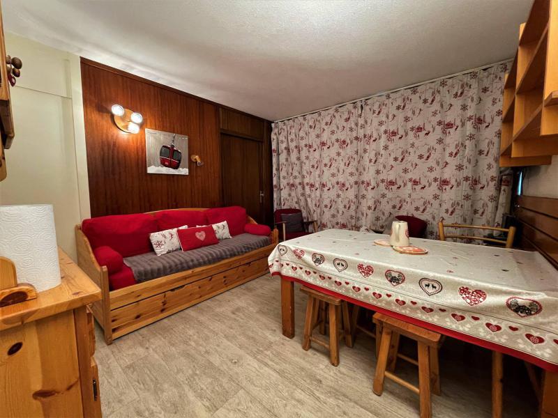 Ski verhuur Appartement 3 kamers 6 personen (47) - Résidence Oisans - Les Menuires - Woonkamer