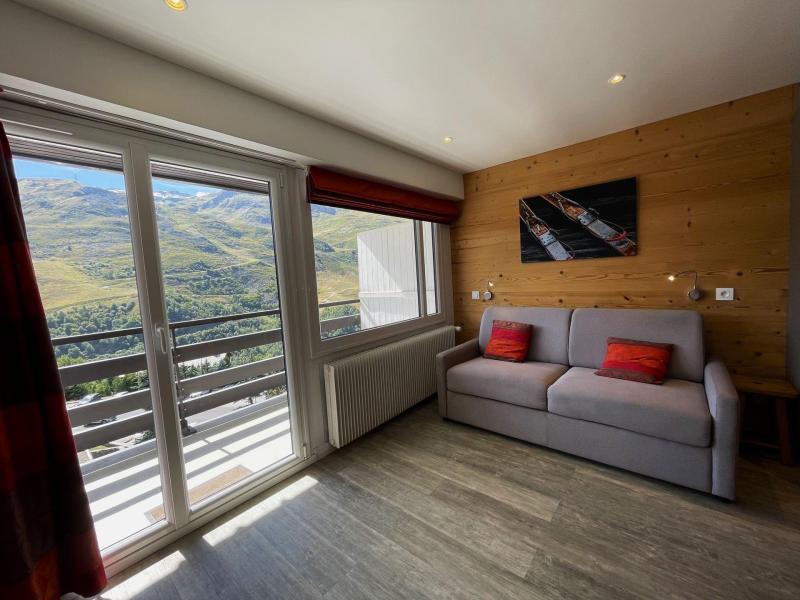 Rent in ski resort Studio sleeping corner 4 people (62) - Résidence Oisans - Les Menuires - Living room