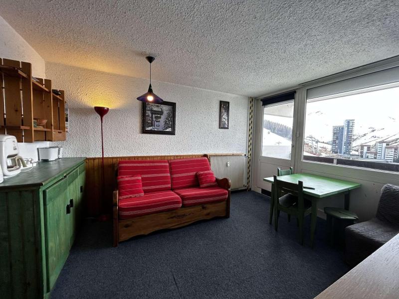 Rent in ski resort Studio 2 people (92) - Résidence Pelvoux - Les Menuires - Living room