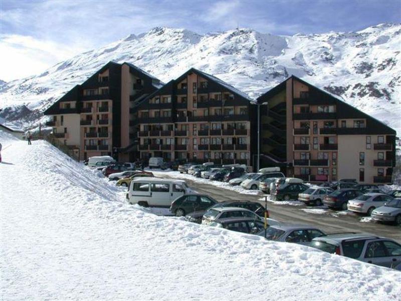 Vacances en montagne Résidence Sarvan - Les Menuires - Extérieur hiver