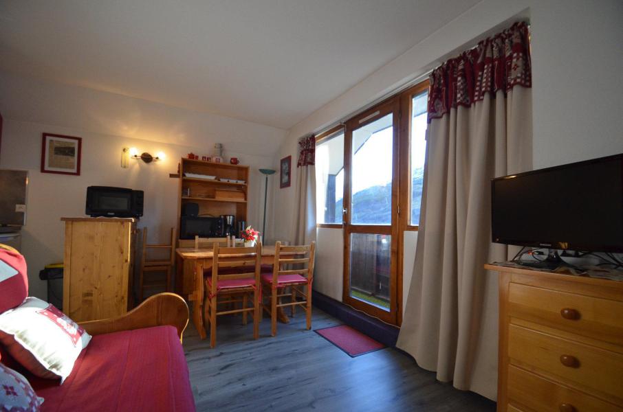Rent in ski resort Studio cabin 4 people (509) - Résidence Sarvan - Les Menuires - Living room