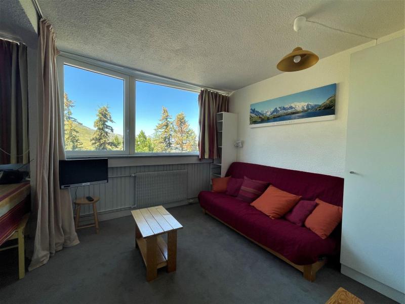 Rent in ski resort Studio 4 people (13) - Résidence Vanoise - Les Menuires - Living room