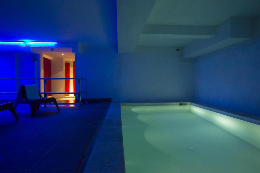 Rent in ski resort Sowell Résidences Crêt Voland - Les Menuires - Swimming pool