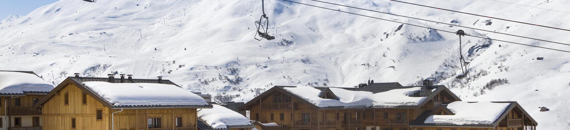 Ski verhuur Résidence Club MMV le Coeur des Loges - Les Menuires - Buiten winter