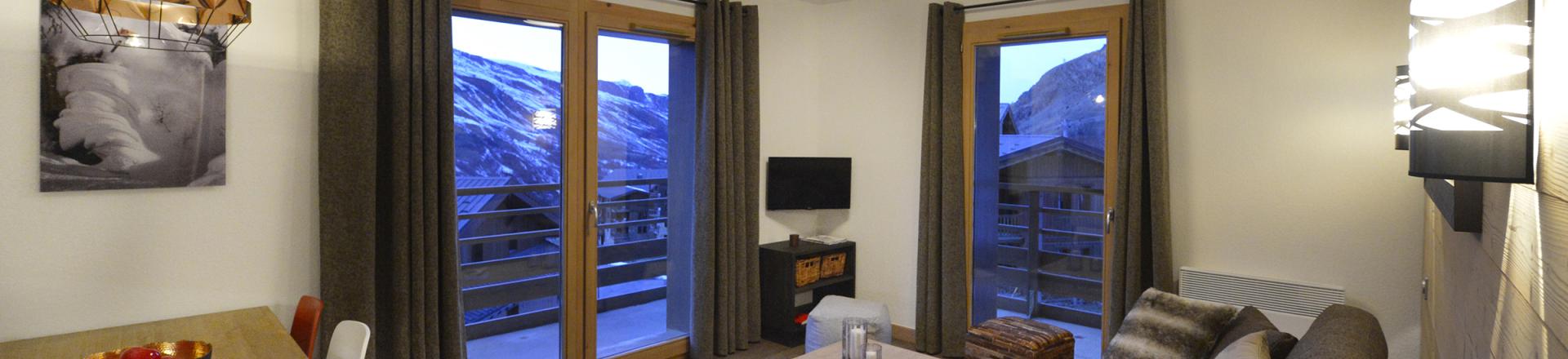 Rent in ski resort Résidence Club MMV le Coeur des Loges - Les Menuires - Living room