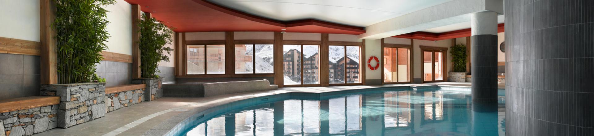 Rent in ski resort Résidence les Clarines - Les Menuires - Swimming pool