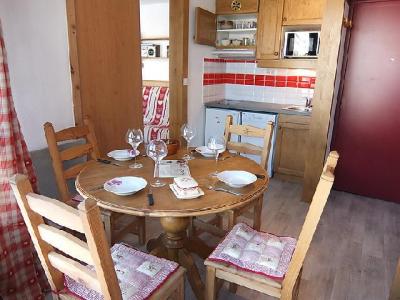 Ski verhuur Appartement 2 kamers 4 personen (11) - Caron - Les Menuires - Woonkamer