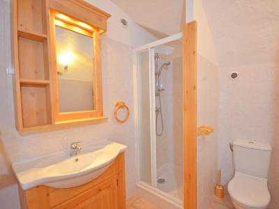 Rent in ski resort Chalet Balcon Cime de Caron - Les Menuires - Shower room