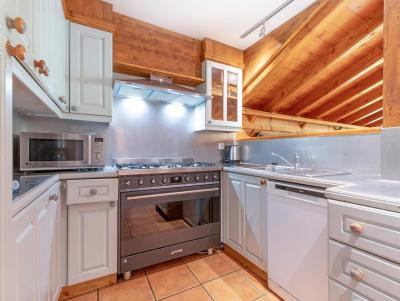 Rent in ski resort 8 room chalet 15 people - Chalet Bettaix Rose - Les Menuires - Kitchenette