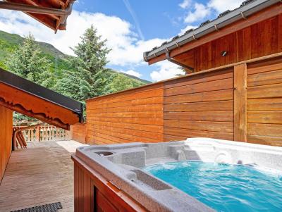 Wynajem na narty Domek górski 8 pokojowy 15 osób - Chalet Bettaix Rose - Les Menuires - Jacuzzi