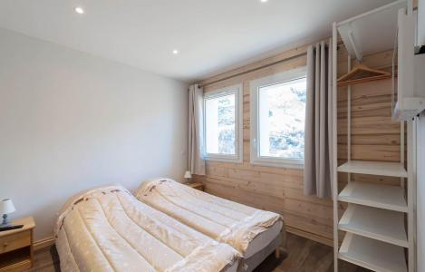 Rent in ski resort Chalet D'Alice - Les Menuires - Bedroom