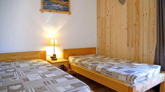Rent in ski resort Chalet du Berger - Les Menuires - Bedroom