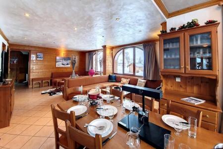 Rent in ski resort 13 room chalet 31 people (AZUREVA) - Chalet Eterlou - Les Menuires - Apartment
