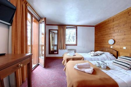 Rent in ski resort 13 room chalet 31 people (AZUREVA) - Chalet Eterlou - Les Menuires - Bedroom