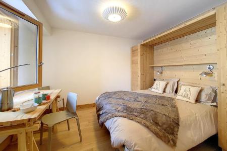 Rent in ski resort 6 room triplex chalet 12 people (ROCHER) - Chalet Eterlou - Les Menuires - Bedroom