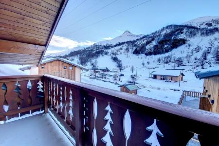 Holiday in mountain resort 13 room chalet 31 people (AZUREVA) - Chalet Eterlou - Les Menuires - Winter outside