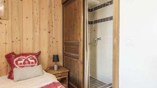 Rent in ski resort Chalet Geffriand - Les Menuires - Bedroom
