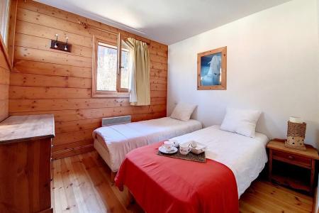 Rent in ski resort 5 room apartment 8 people (10) - Chalet Hameau des Marmottes - Les Menuires - Bedroom