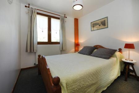 Rent in ski resort 3 room apartment 4-6 people - Chalet le Chamois - Les Menuires - Bedroom