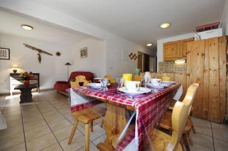 Rent in ski resort 3 room apartment 6 people (2) - Chalet le Cristal - Les Menuires - Table