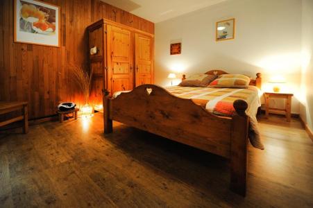 Rent in ski resort 2 room apartment sleeping corner 4 people - Chalet le Génépi - Les Menuires - Bedroom