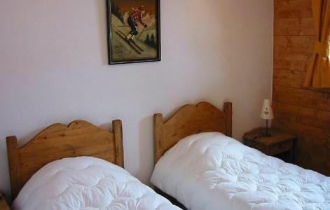 Rent in ski resort Chalet les Marmottes - Crintallia - Les Menuires - Bedroom