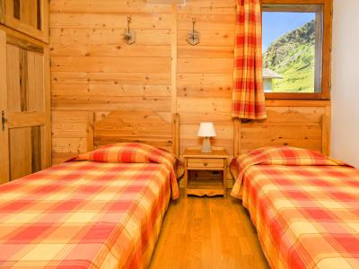 Rent in ski resort Chalet Levassaix - Les Menuires - Bedroom