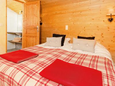 Rent in ski resort Chalet Perle des Trois Vallées - Les Menuires - Bedroom