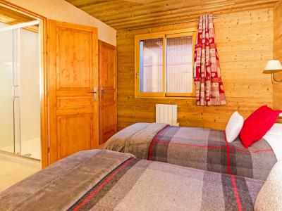 Rent in ski resort Chalet Perle des Trois Vallées - Les Menuires - Bedroom
