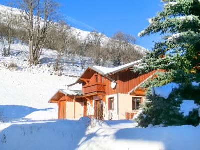 Vacances en montagne Chalet Trois Vallées - Les Menuires - Extérieur hiver