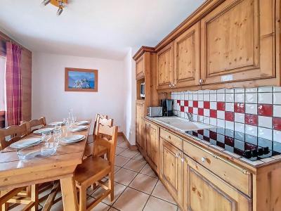 Rent in ski resort 4 room duplex apartment 8 people (A20) - Hameau des Airelles - Les Menuires