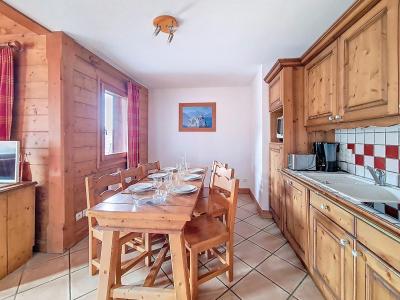 Rent in ski resort 4 room duplex apartment 8 people (A20) - Hameau des Airelles - Les Menuires