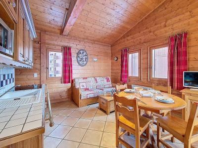 Rent in ski resort 2 room apartment 4 people (V23) - Hameau des Airelles - Les Menuires - Living room