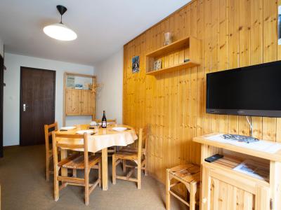 Rent in ski resort 1 room apartment 4 people (8) - L'Astragale - Les Menuires - Living room