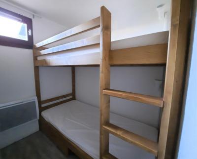 Rent in ski resort 2 room mezzanine apartment 6 people (A1301) - La Résidence Asters - Les Menuires - Bedroom